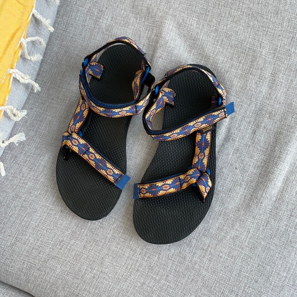 Women’s original Teva’s size 8